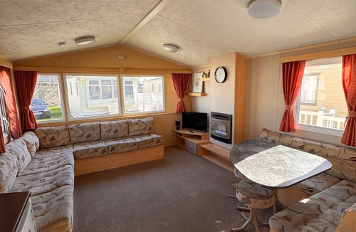 Towyn Ski Chalet | 3 Bed Caravan - Side gated decking, WiFi, Pets