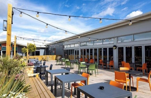 Winestead Cabin | 3 Bed Caravan - Sleeps 8 - Pets - Garden - Parking