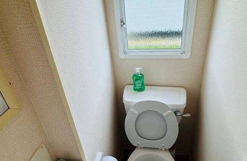 Leysdown-on-Sea Cabin | 3-Bed Carvan, Sleeps 6, Pets & Parking