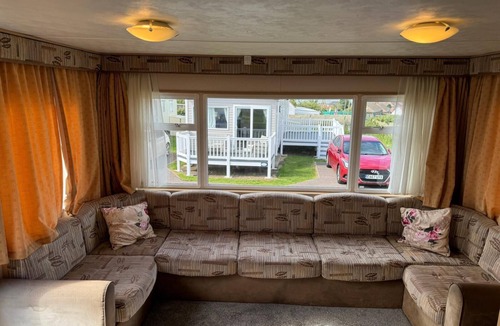 Leysdown-on-Sea Cabin | 3-Bed Carvan, Sleeps 6, Pets & Parking
