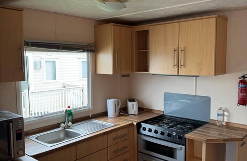 Leysdown-on-Sea Cabin | 3-bed Carvan, Sleeps 6, Pets & Parking