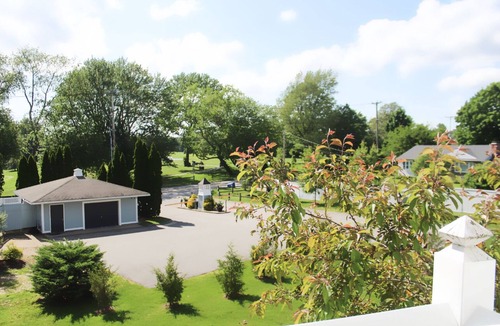 Norwich Condo | 3 Bed-Casino-Pools-Jacuzzi