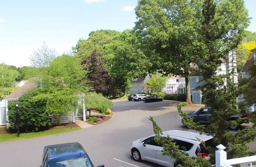 Norwich Condo | 3 Bed-Casino-Pools-Jacuzzi