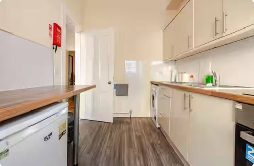 Dalry Apartment | 3 Bed Central Apartment - Pet Friendly & Parking