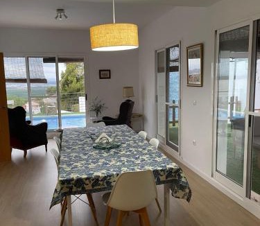 Chiva Ski Chalet | 3 Bed Chalet-Pool-Pets-Hot Tub-Parking-Garden