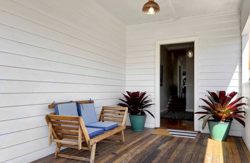 Belmont South House | 3-Bed Coastal Haven with Alfresco Dining & BBQ