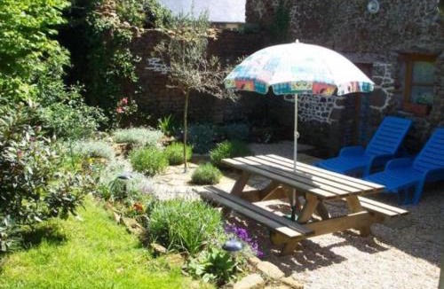 Saint-Simeon House | 3 Bed Cottage - Sleeps 5 - Garden - Parking - Wifi