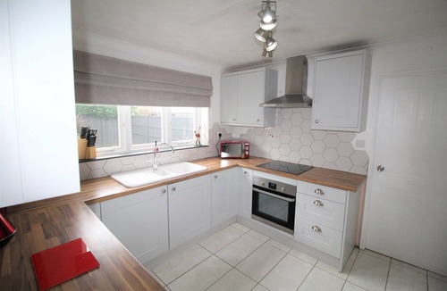 Warmsworth House | 3 Bed Detached - 3 Bathrooms - Parking - Quiet