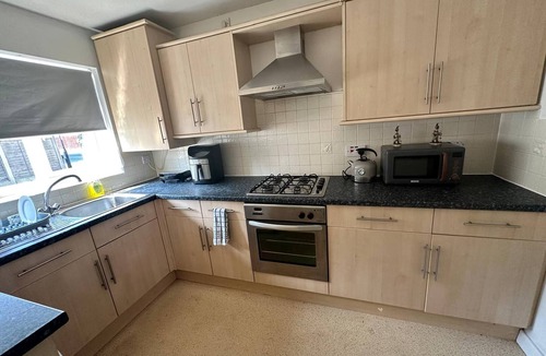 Runcorn House | 3 Bed Entire House - Runcorn