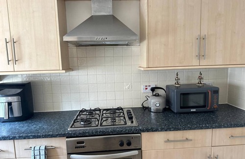 Runcorn House | 3 Bed Entire House - Runcorn