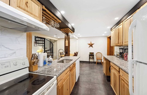 Ellicottville House | 3-Bed Family Townhouse with Scenic Views & Patio