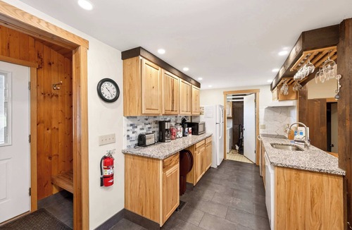 Ellicottville House | 3-Bed Family Townhouse with Scenic Views & Patio