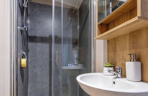 Whittlesey House | 3 Bed Holiday Home PF