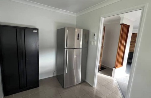 Regents Park House | 3 Bed House free parking,Master with A/C