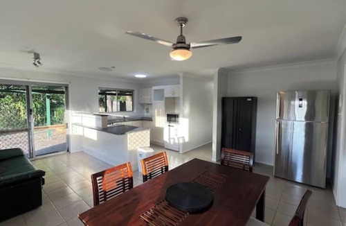 Regents Park House | 3 Bed House free parking,Master with A/C