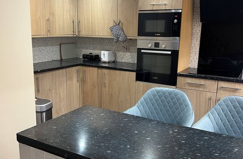 Crays Hill House | 3 Bed House, Free Parking