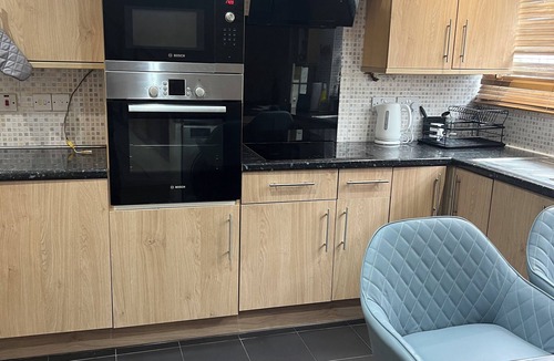 Crays Hill House | 3 Bed House, Free Parking