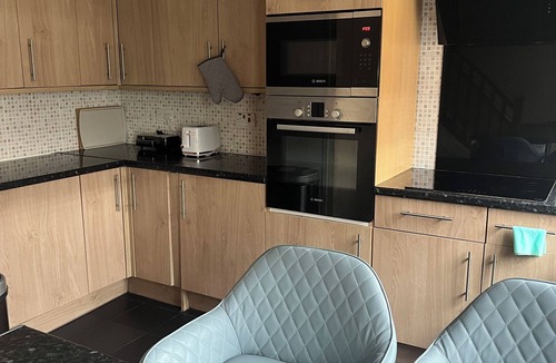 Crays Hill House | 3 Bed House, Free Parking