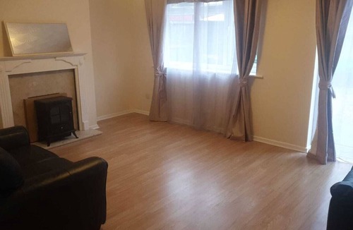 Hednesford House | 3 Bed house