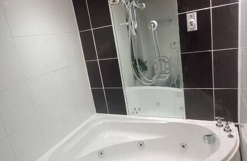 Warrington House | 3-Bed House in Warrington