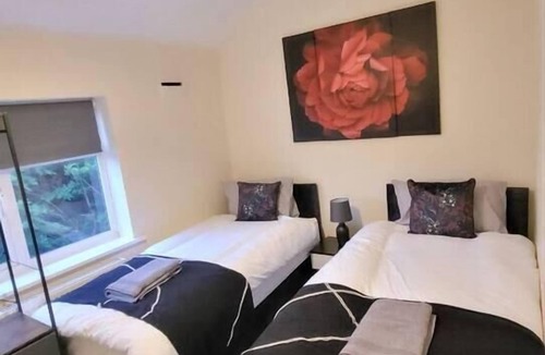 Warrington House | 3-Bed House in Warrington