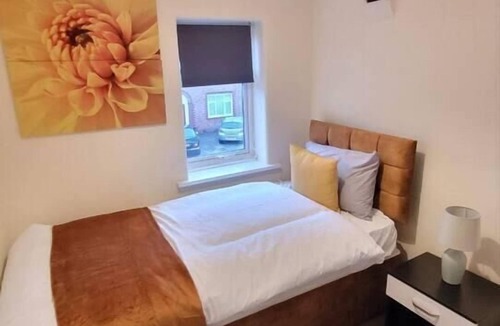 Warrington House | 3-Bed House in Warrington