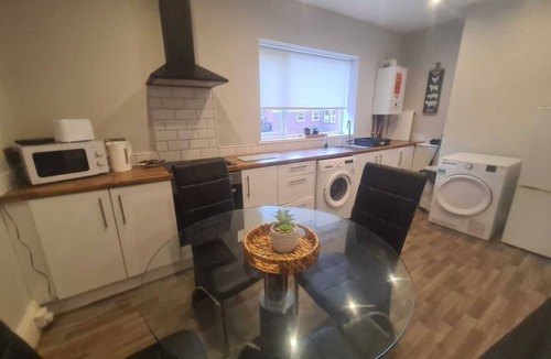 South Shields House | 3 Bed House - Pool View