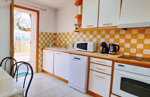 Le Bar-sur-Loup House | 3 Bed House Sleeps 8 -Private Garden -Pets Ok