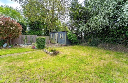 Leicester House | 3 Bed House - Sleeps 5 - Pets - Garden - Parking