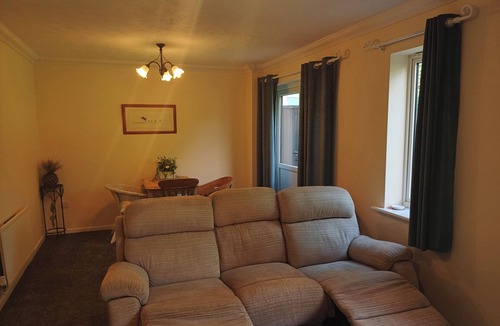 Uttoxeter House | 3 Bed House - Sleeps 5 - Pets - Parking