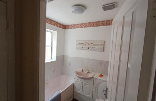 Uttoxeter House | 3 Bed House - Sleeps 5 - Pets - Parking