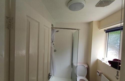 Uttoxeter House | 3 Bed House - Sleeps 5 - Pets - Parking