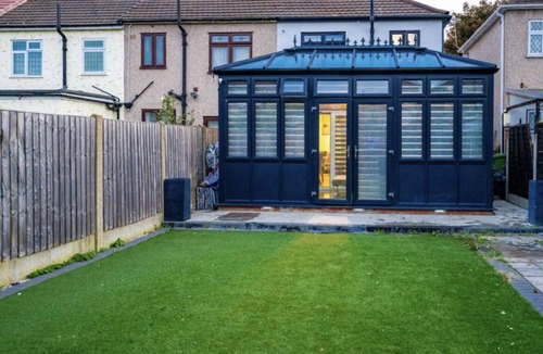 Heath House | 3 Bed House - Sleeps 6 With Free Parking