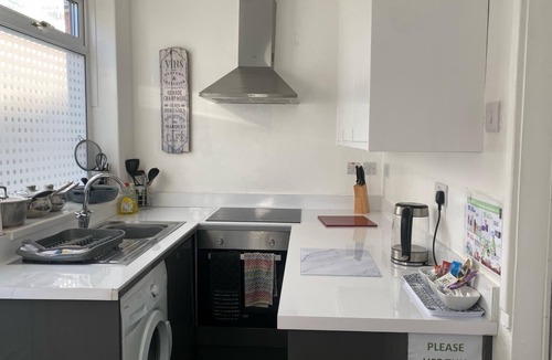 Darlington House | 3 Bed House - Sleeps 5 - Wifi, Parking