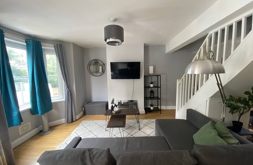 Gillingham House | 3 bed House with Luxury bathroom