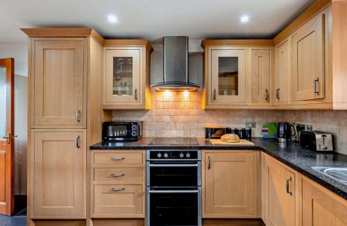 Llanuwchllyn House | 3 Bed in Bala 94600