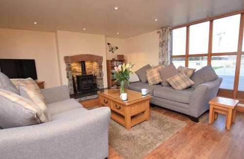 Woolfardisworthy House | 3 Bed in Bideford oc-treet