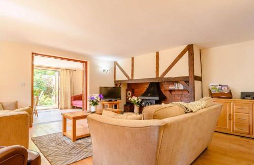 Bretforton House | 3 Bed in Bretforton 89477