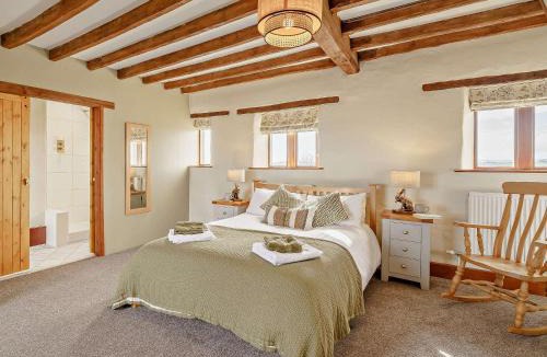 Caldwell House | 3 Bed in Caldwell 91578