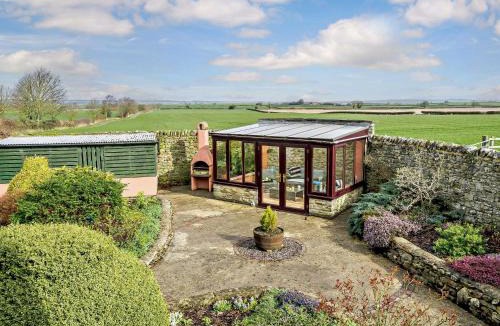 Caldwell House | 3 Bed in Caldwell 91578