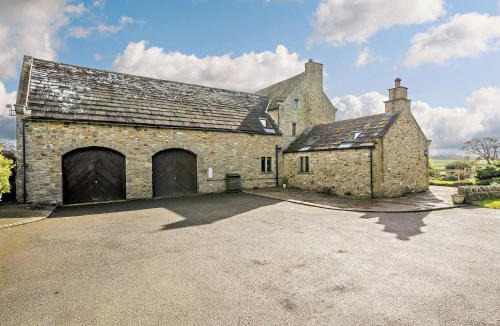 Caldwell House | 3 Bed in Caldwell 91578