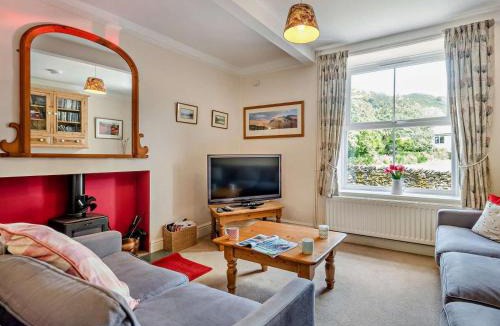 Chapel Stile House | 3 Bed in Chapel Stile SZ161
