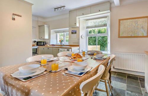 Chapel Stile House | 3 Bed in Chapel Stile SZ161