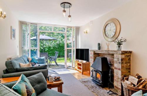 Maiden Newton House | 3 Bed in Dorchester 92415