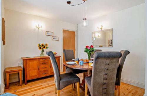 Maiden Newton House | 3 Bed in Dorchester 92415