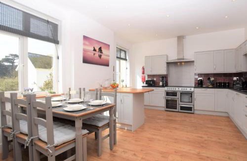 Freshwater Bay House | 3 Bed in Freshwater 66583