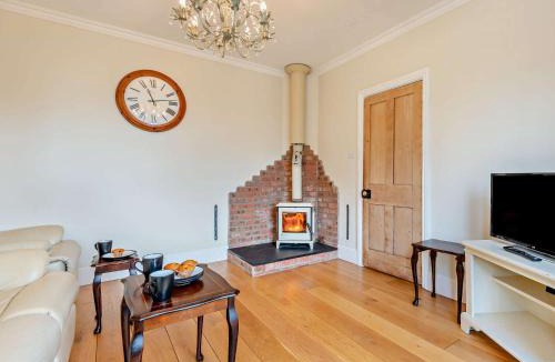 Mere House | 3 Bed in Gillingham 53854