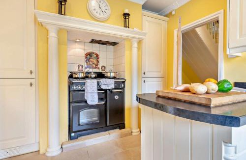 Mere House | 3 Bed in Gillingham 53854