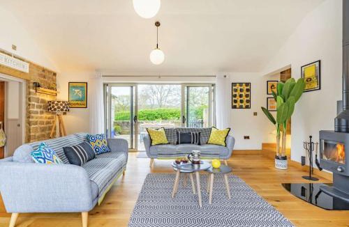 Lofthouse House | 3 Bed in Healey G0149