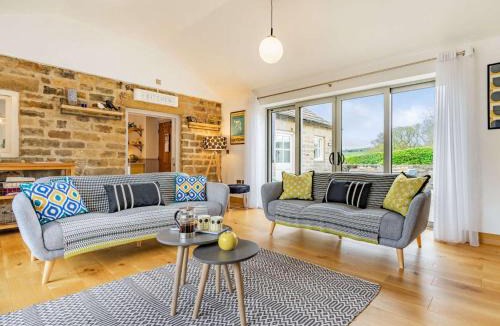 Lofthouse House | 3 Bed in Healey G0149